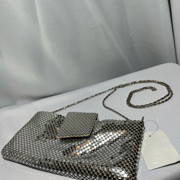 Alluring Silver Purse - Picture 2 of 2